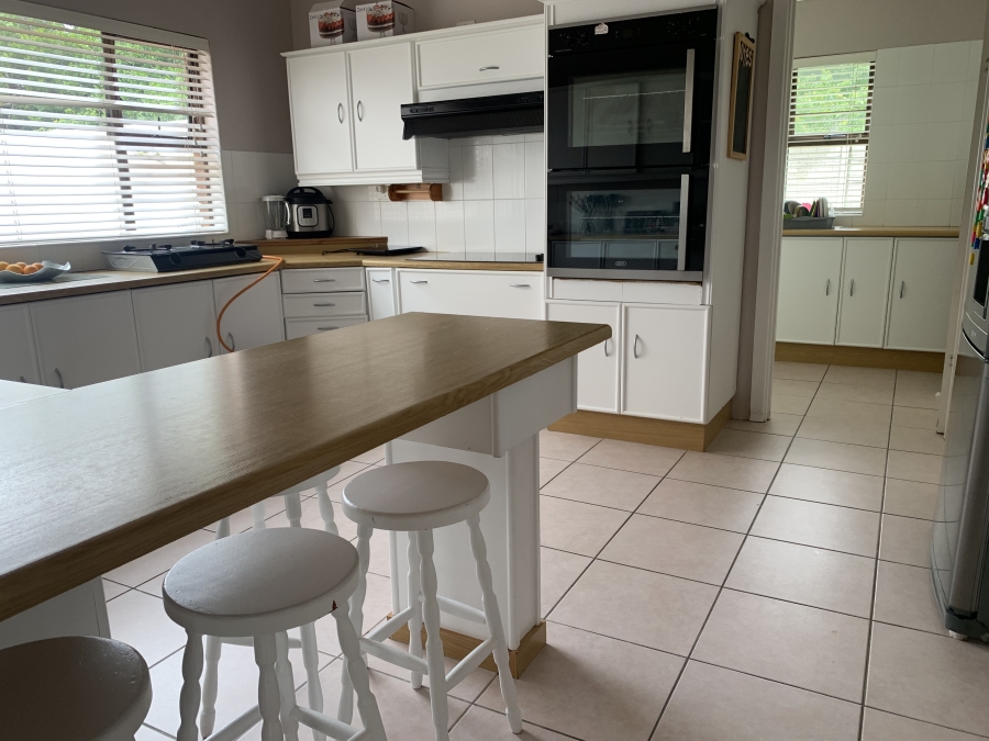 5 Bedroom Property for Sale in Vincent Heights Eastern Cape